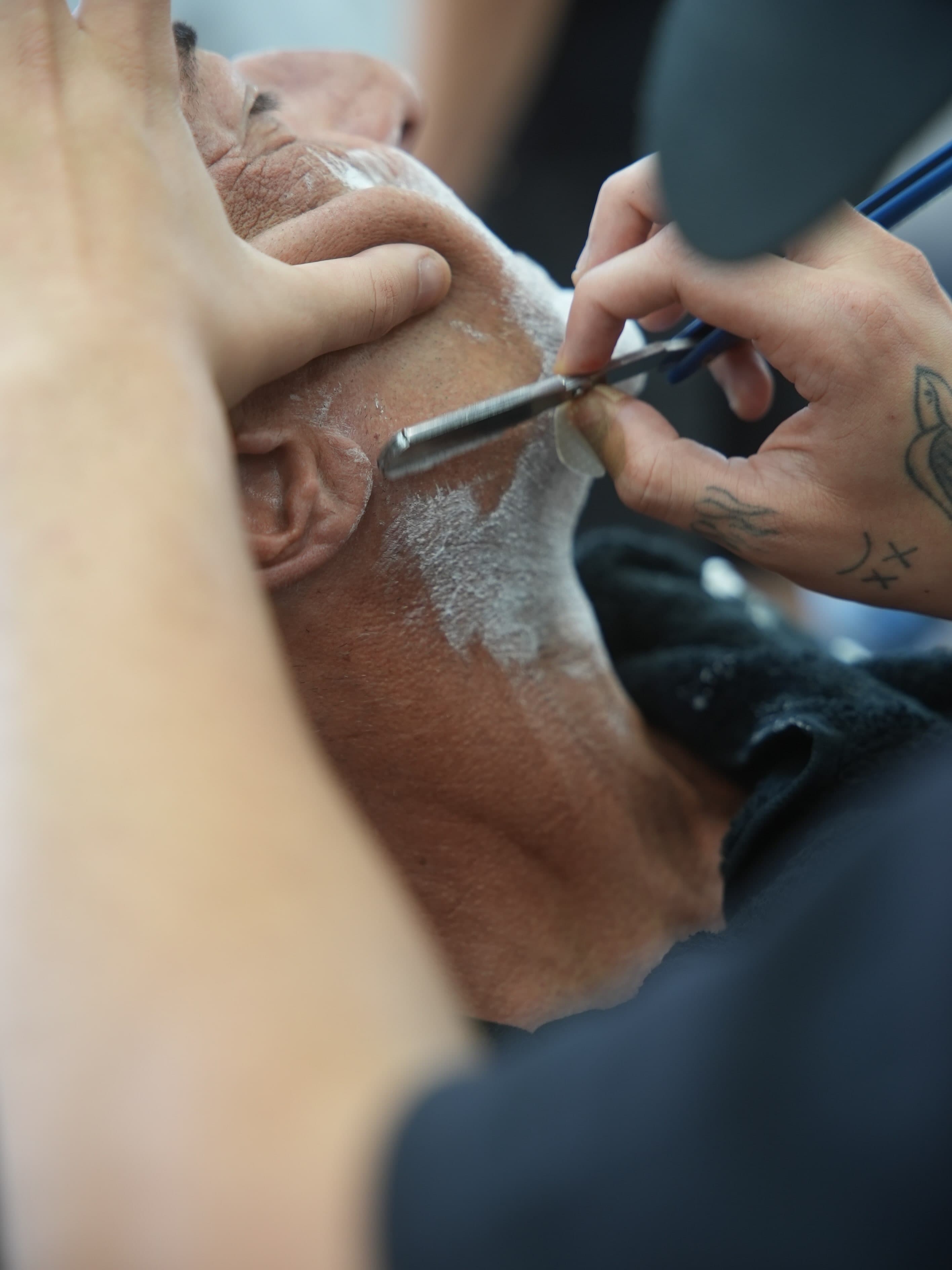Straight razor neckline shave